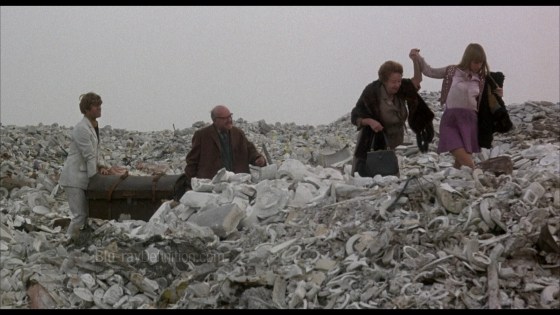 BDDefinitionbedsittingroom-k1080